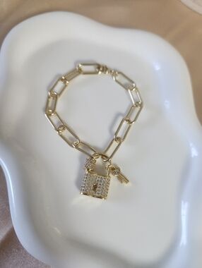 18k Gold Plated Lock Bracelet